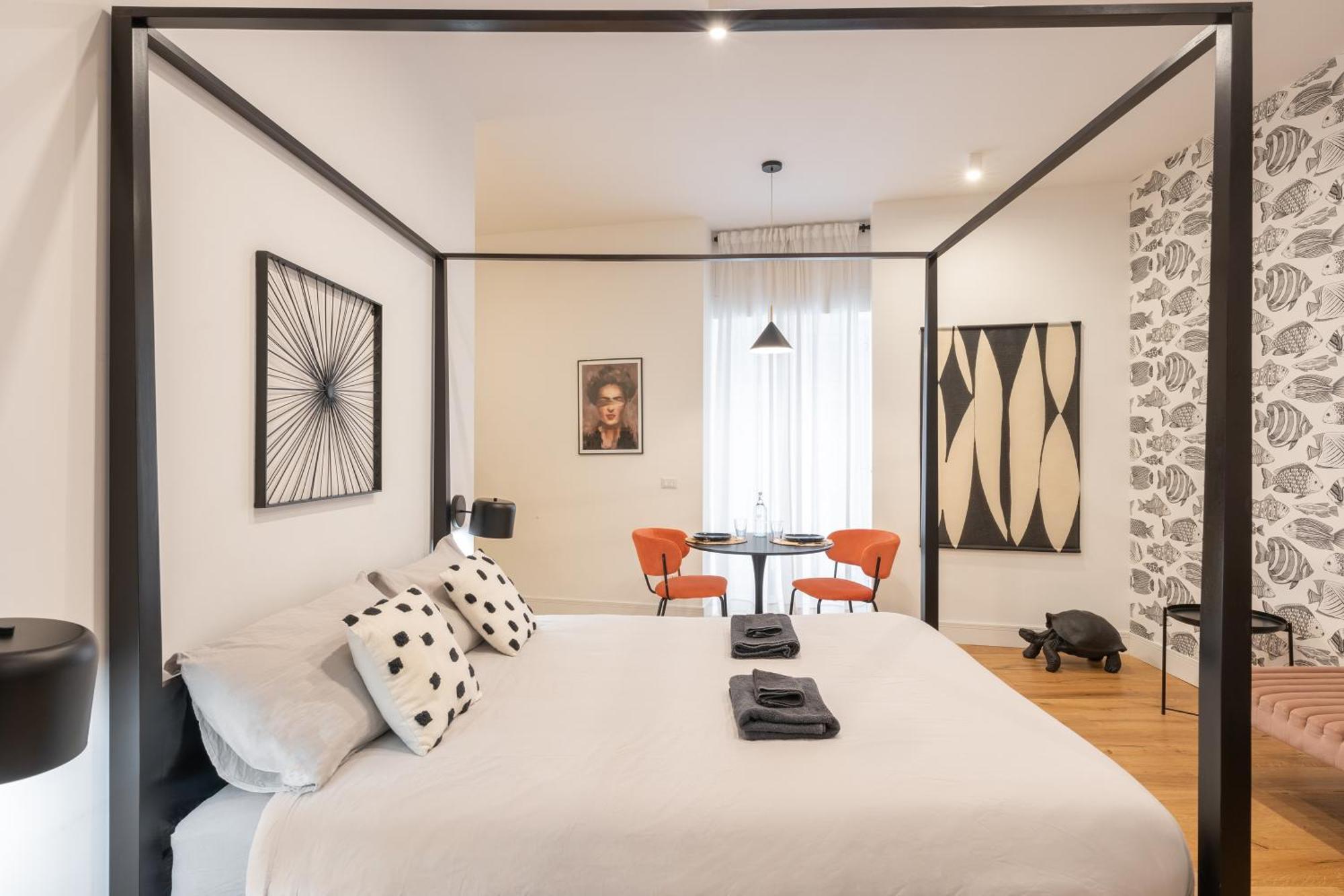 The Idyll Boutique - In Napoli's Spanish Quarters Bed & Breakfast Naples