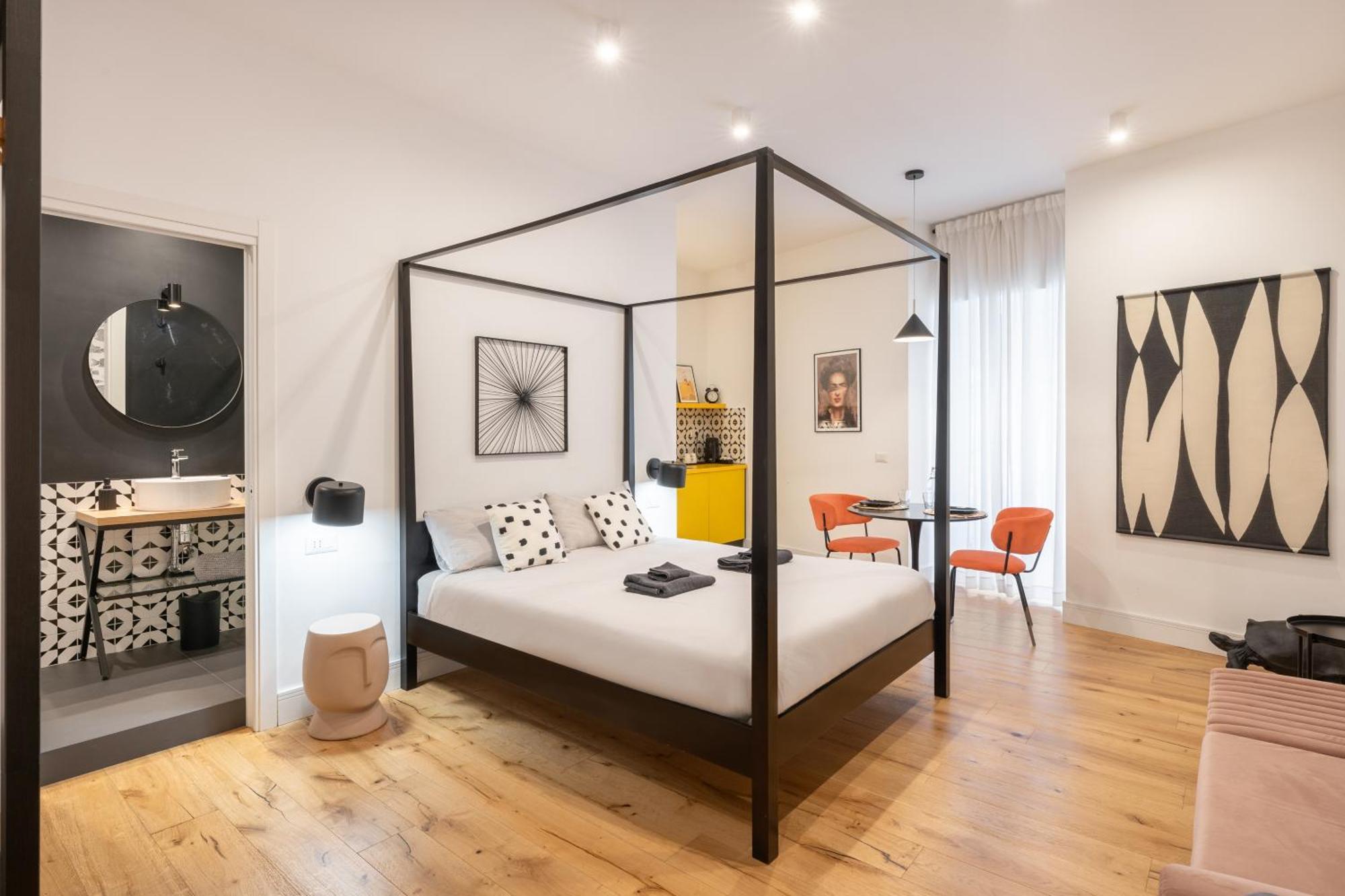 Bed & Breakfast The Idyll Boutique - In Napoli's Spanish Quarters *